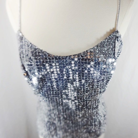 L.A. GLO Silver Metallic Strapped Top Size 9/10 - Picture 7 of 8